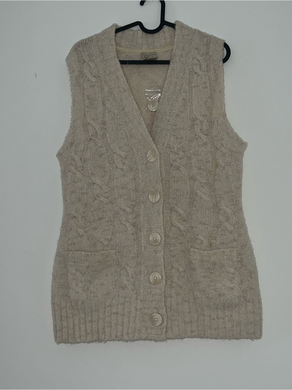 L.L Bean  cable knit  button down wool Blend sweater vest size M. Cream. NWOT